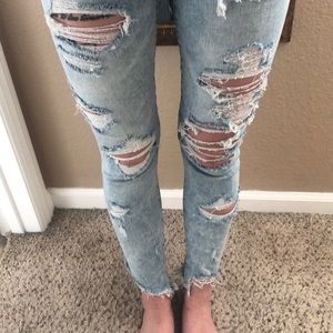 Distressed skinny jeans